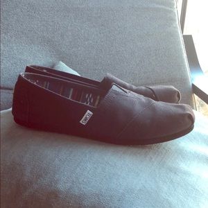 Black TOMS slip ons